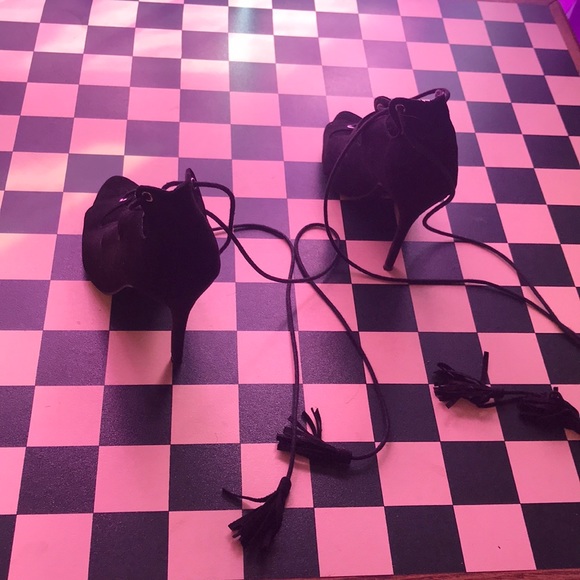 Black heels - Picture 5 of 6